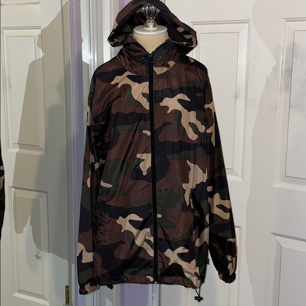 Camo windbreaker sz L
